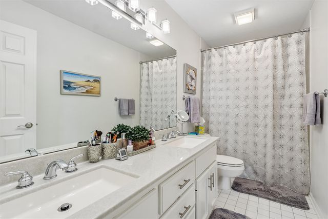 2613 Crown Flair Drive, West Des Moines, IA 50265