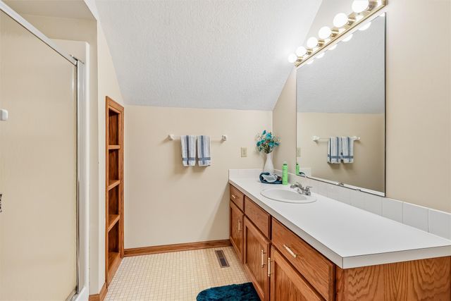 2613 Crown Flair Drive, West Des Moines, IA 50265