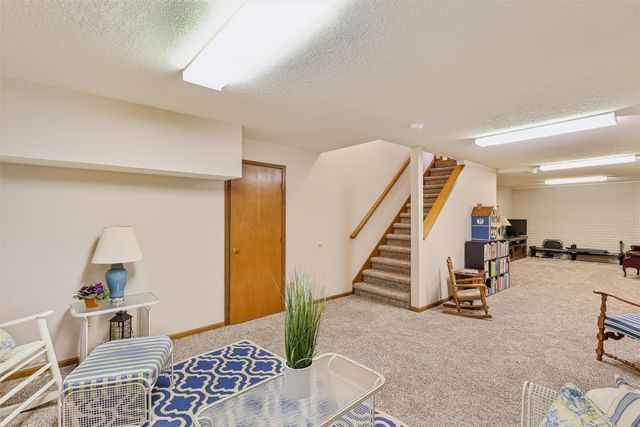 2613 Crown Flair Drive, West Des Moines, IA 50265