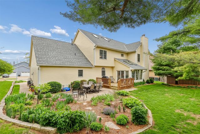 2613 Crown Flair Drive, West Des Moines, IA 50265