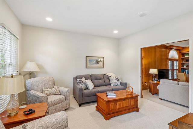 2613 Crown Flair Drive, West Des Moines, IA 50265