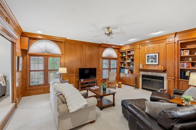 2613 Crown Flair Drive, West Des Moines, IA 50265