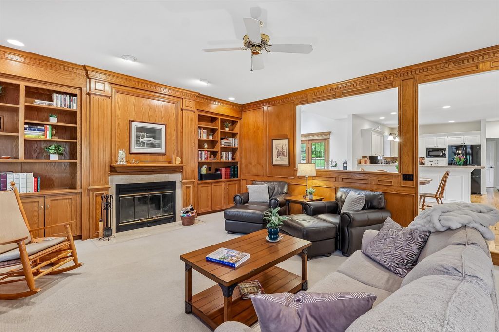 2613 Crown Flair Drive, West Des Moines, IA 50265