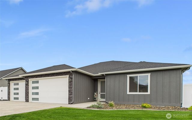 902 NE Tyler Place, East Wenatchee, WA 98802