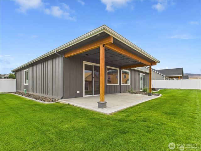 902 NE Tyler Place, East Wenatchee, WA 98802