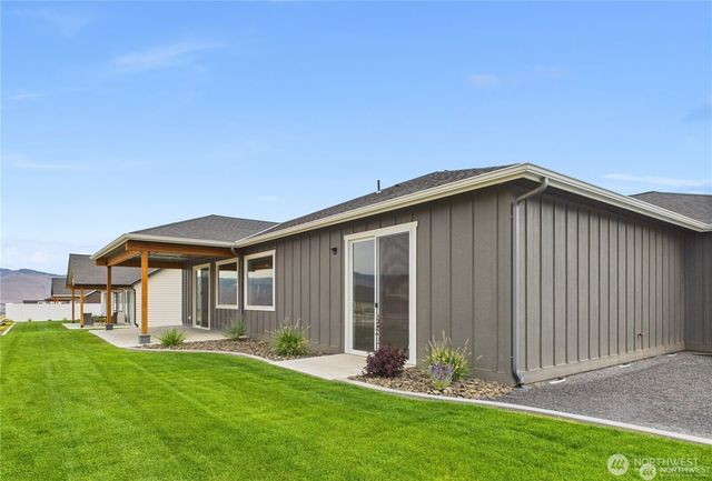 902 NE Tyler Place, East Wenatchee, WA 98802