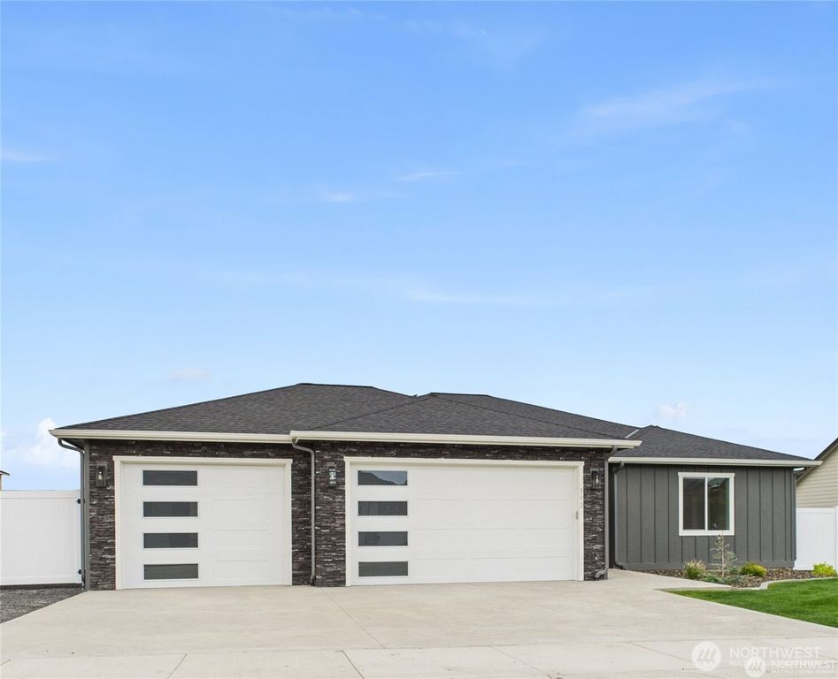 902 NE Tyler Place, East Wenatchee, WA 98802