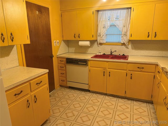 807 N C Avenue, Cleveland, OK 74020