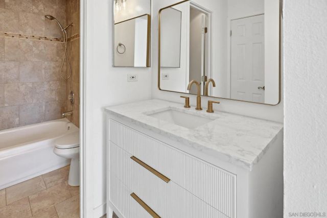 3262 Ashford St F, San Diego, CA 92111