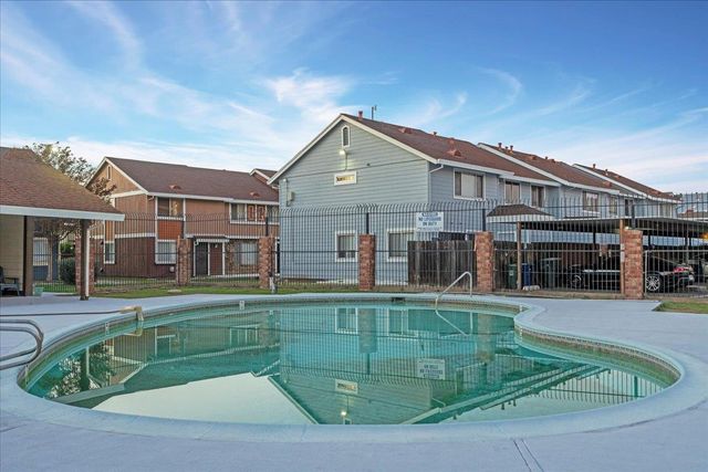 4102 Weymouth Ln, Sacramento, CA 95823