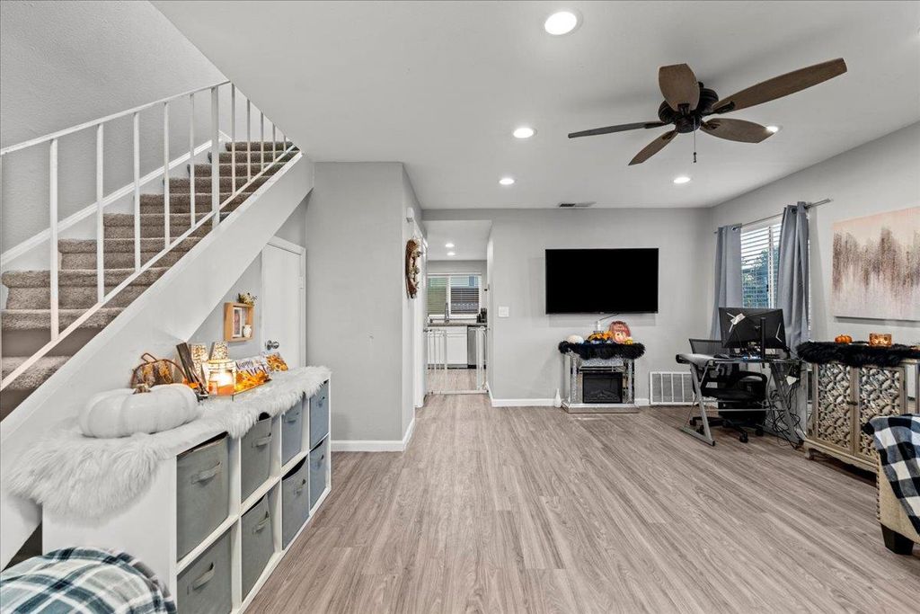 4102 Weymouth Ln, Sacramento, CA 95823