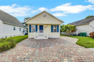254 Leawood CIR, Naples, FL 34104