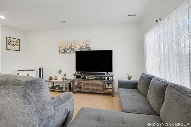 392 Harbor Town Court 4, Holland City, MI 49423