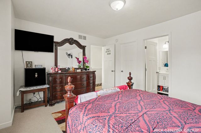 392 Harbor Town Court 4, Holland City, MI 49423