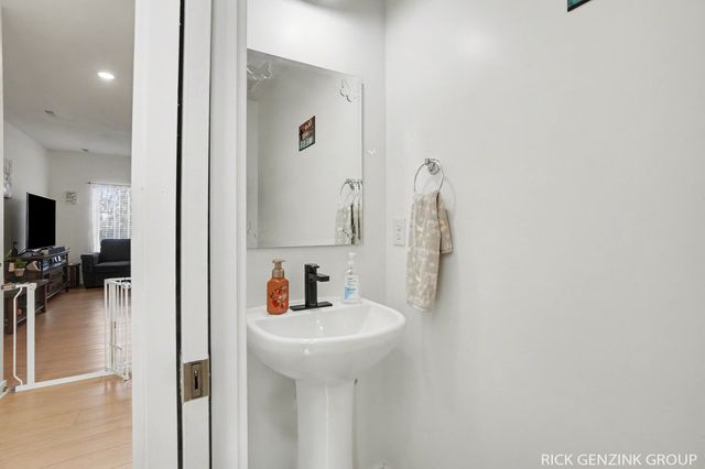 392 Harbor Town Court 4, Holland City, MI 49423