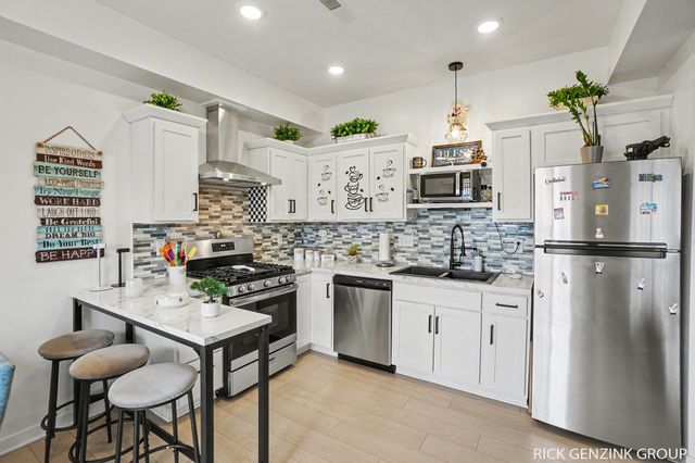 392 Harbor Town Court 4, Holland City, MI 49423