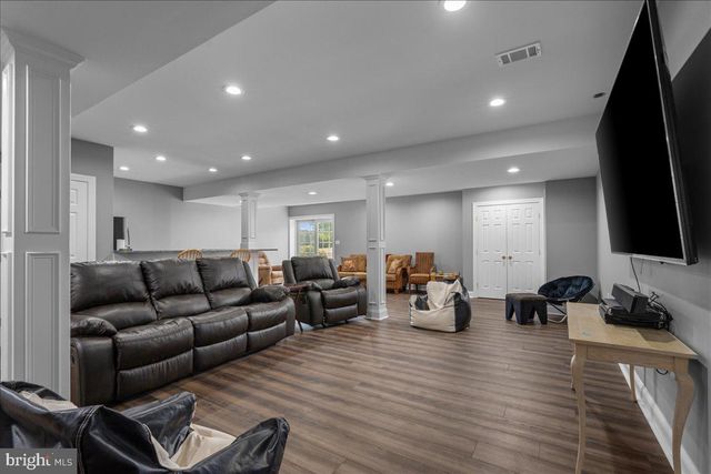 174 SMITHTOWN RD, Pipersville, PA 18947