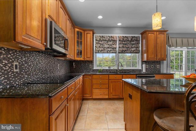 174 SMITHTOWN RD, Pipersville, PA 18947