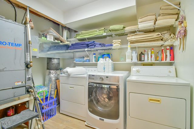 144 Celebrity Dairy Way, Siler City, NC 27344