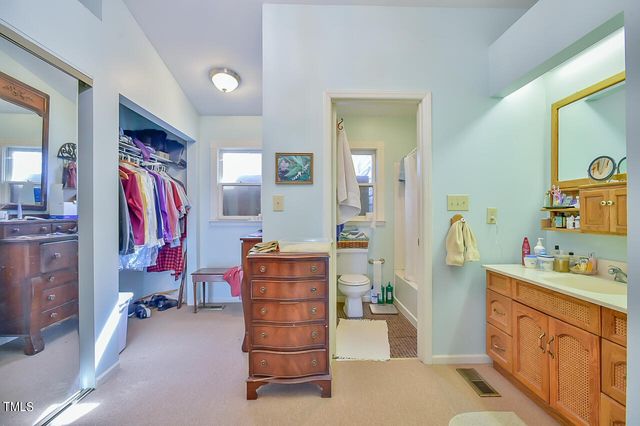 144 Celebrity Dairy Way, Siler City, NC 27344