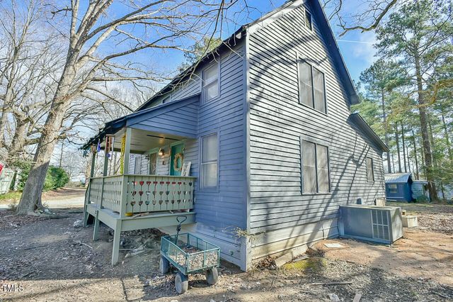 144 Celebrity Dairy Way, Siler City, NC 27344