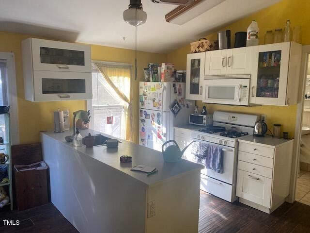 144 Celebrity Dairy Way, Siler City, NC 27344