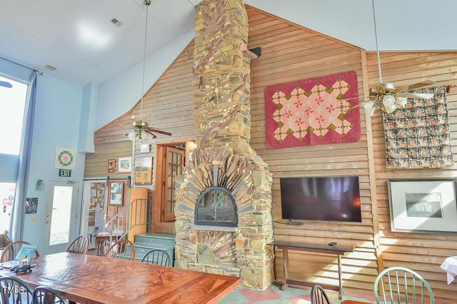 144 Celebrity Dairy Way, Siler City, NC 27344