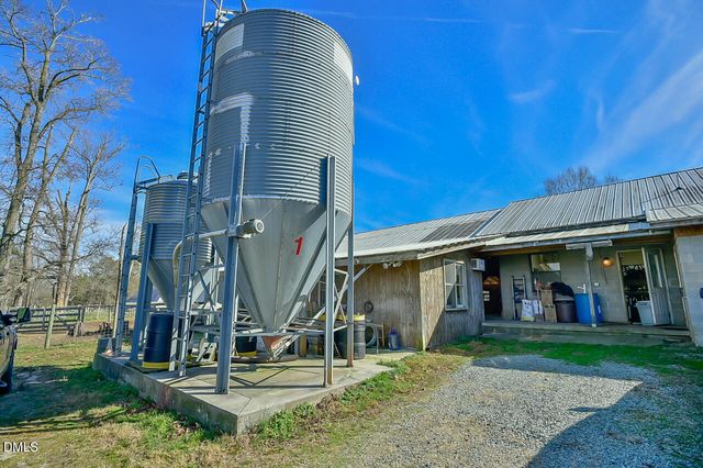 144 Celebrity Dairy Way, Siler City, NC 27344