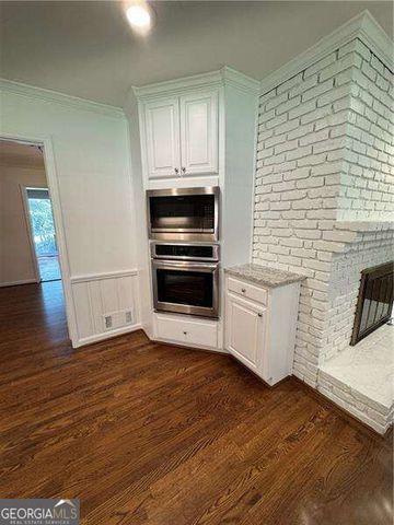 304 Colewood Way NW, Sandy Springs, GA 30328