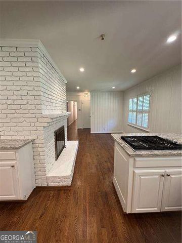 304 Colewood Way NW, Sandy Springs, GA 30328