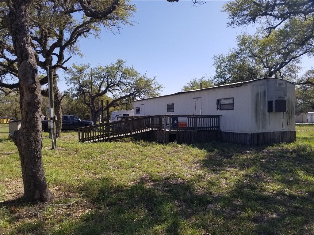 801 W Market St, Rockport, TX 78382 — photo 2