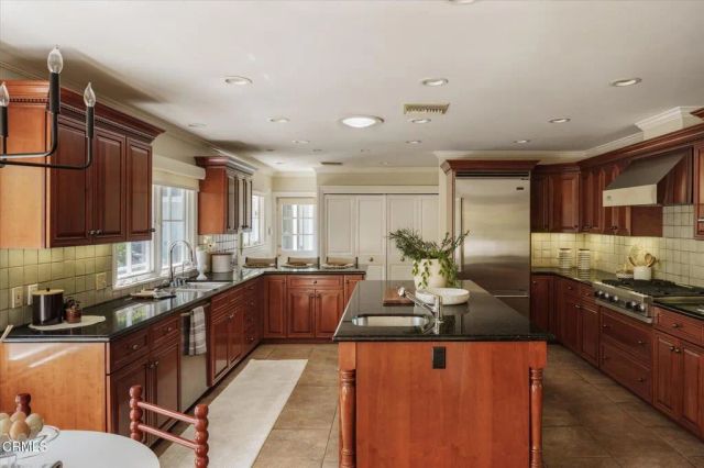 1650 Knollwood Drive, Pasadena, CA 91103