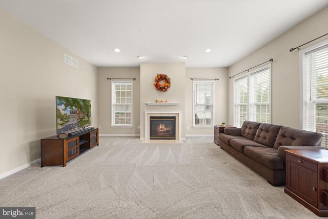 19296 CREEK FIELD CIR, Leesburg, VA 20176