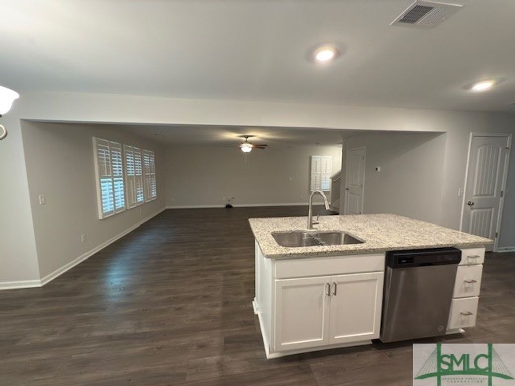 Image 7 of property listing at 108 Dunnoman Drive, Savannah, GA 31419