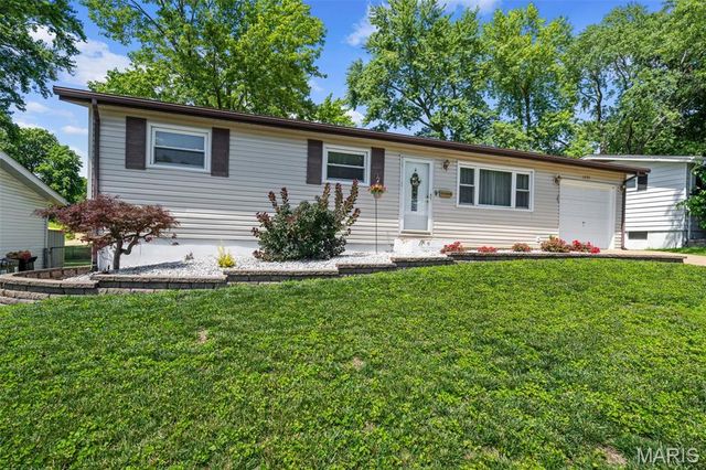 1255 Acredale Drive, Florissant, MO 63033