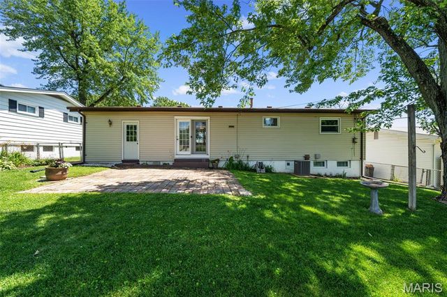 1255 Acredale Drive, Florissant, MO 63033