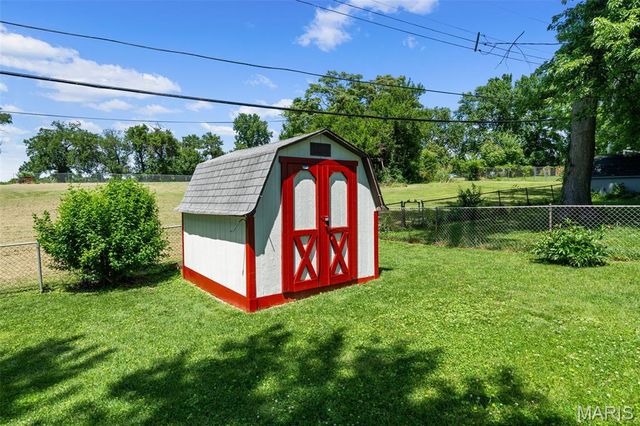 1255 Acredale Drive, Florissant, MO 63033