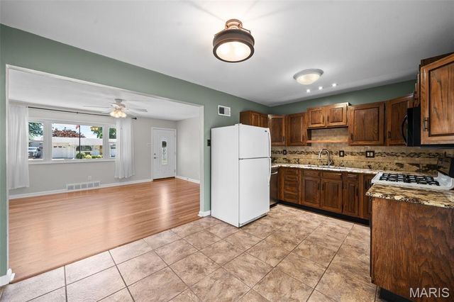 1255 Acredale Drive, Florissant, MO 63033