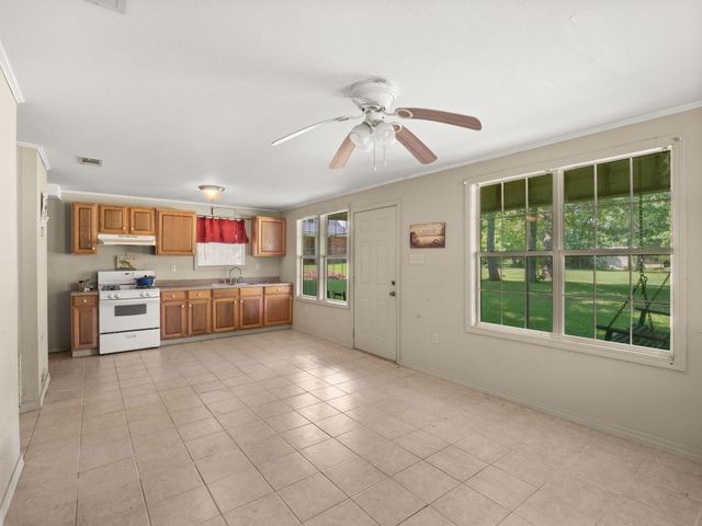 427 Lyles Landing Rd., Leesville, LA 71446