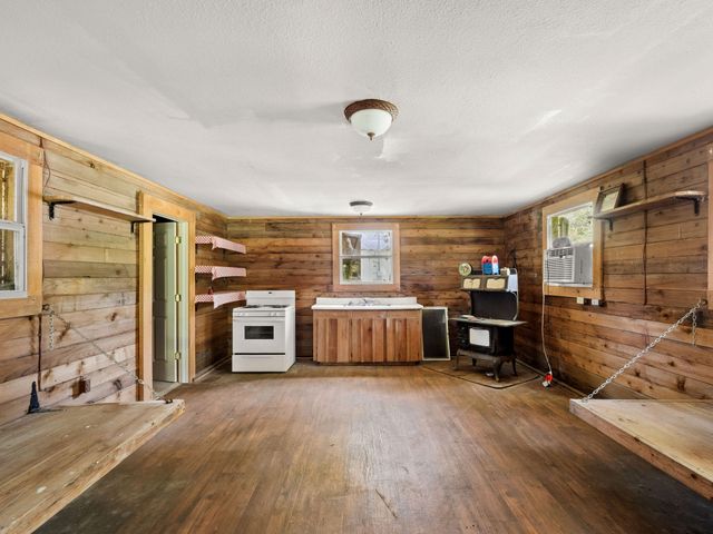 427 Lyles Landing Rd., Leesville, LA 71446
