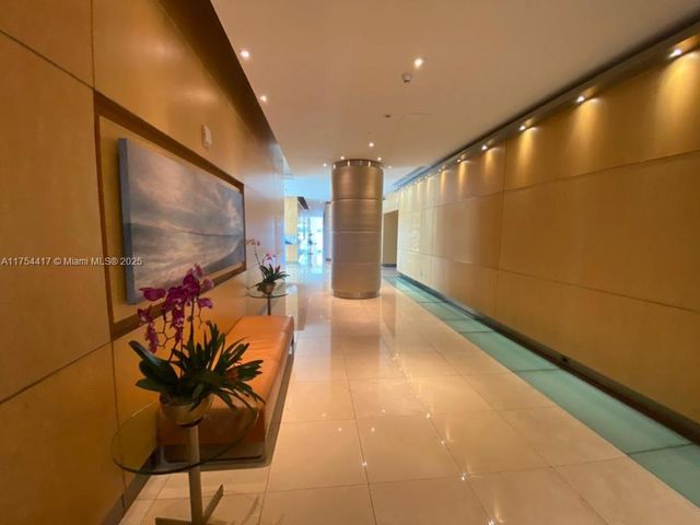 2101 Brickell Ave 1401, Miami, FL 33129