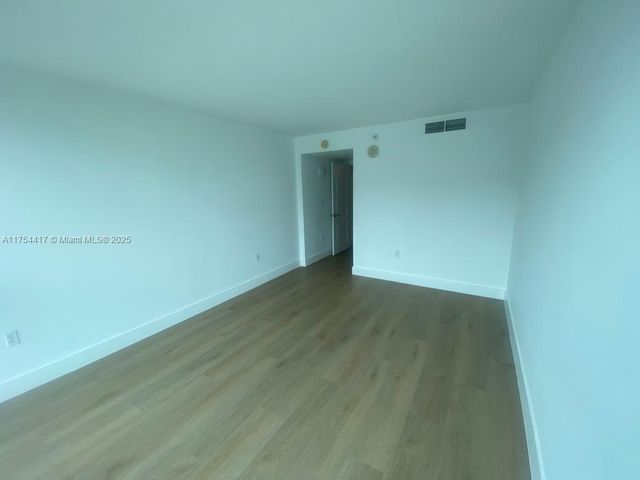 2101 Brickell Ave 1401, Miami, FL 33129