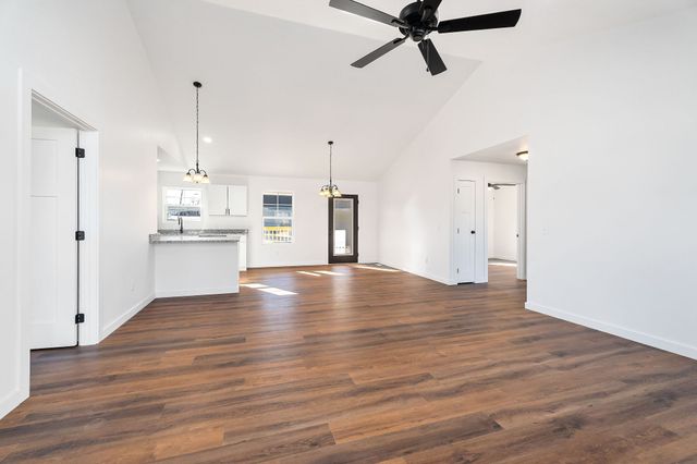 127 Sky View Meadow Dr, Crossville, TN 38555