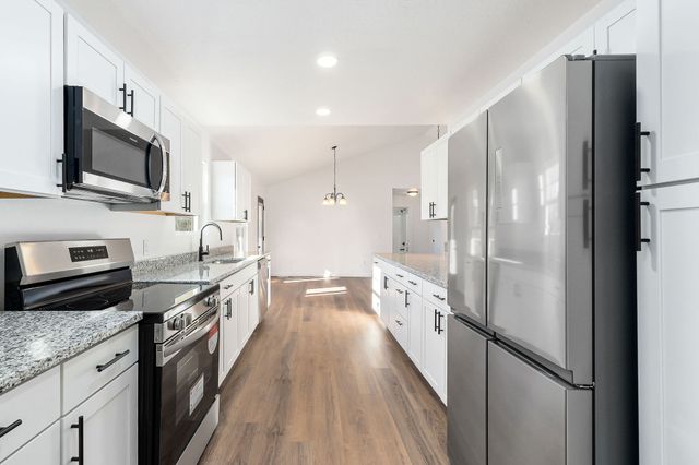 127 Sky View Meadow Dr, Crossville, TN 38555