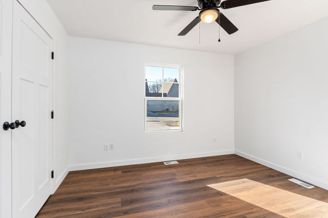 127 Sky View Meadow Dr, Crossville, TN 38555