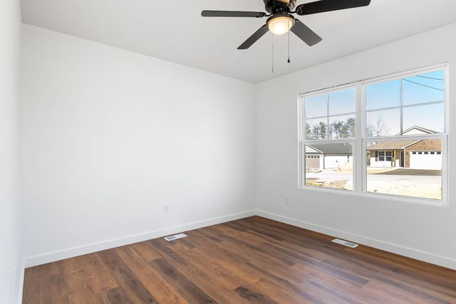 127 Sky View Meadow Dr, Crossville, TN 38555