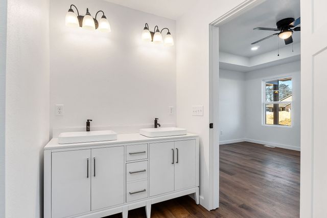 127 Sky View Meadow Dr, Crossville, TN 38555