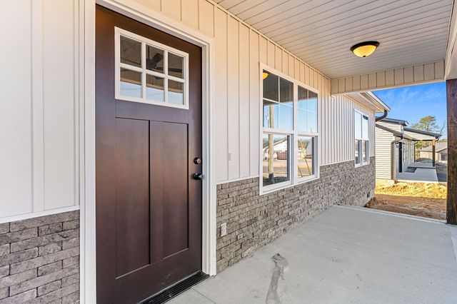 127 Sky View Meadow Dr, Crossville, TN 38555