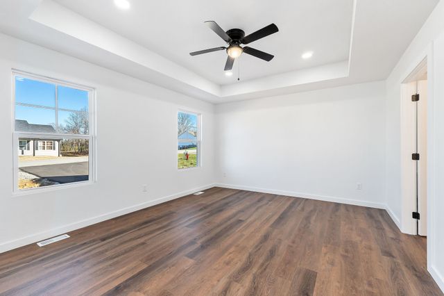 127 Sky View Meadow Dr, Crossville, TN 38555