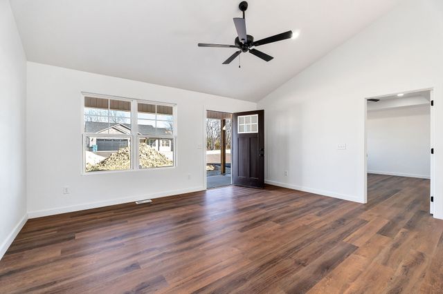 127 Sky View Meadow Dr, Crossville, TN 38555